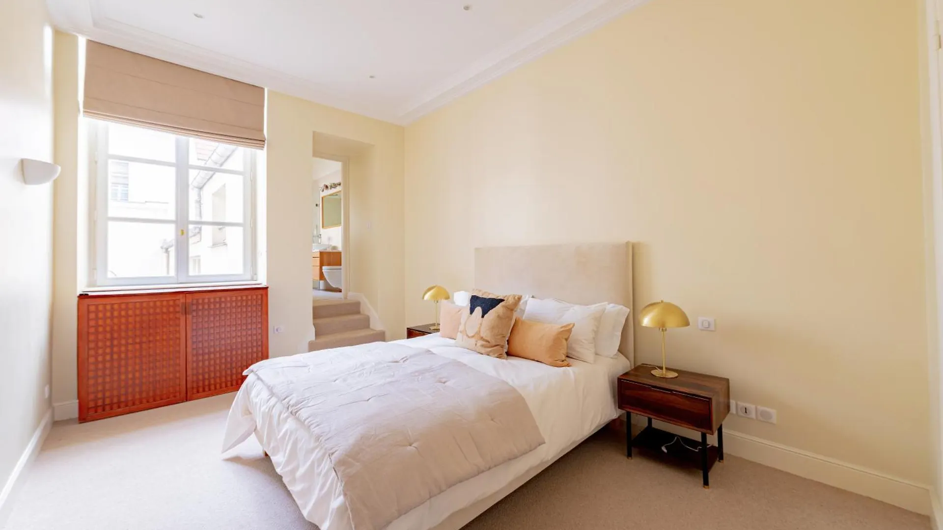 Timeless Elegance In Apartamento