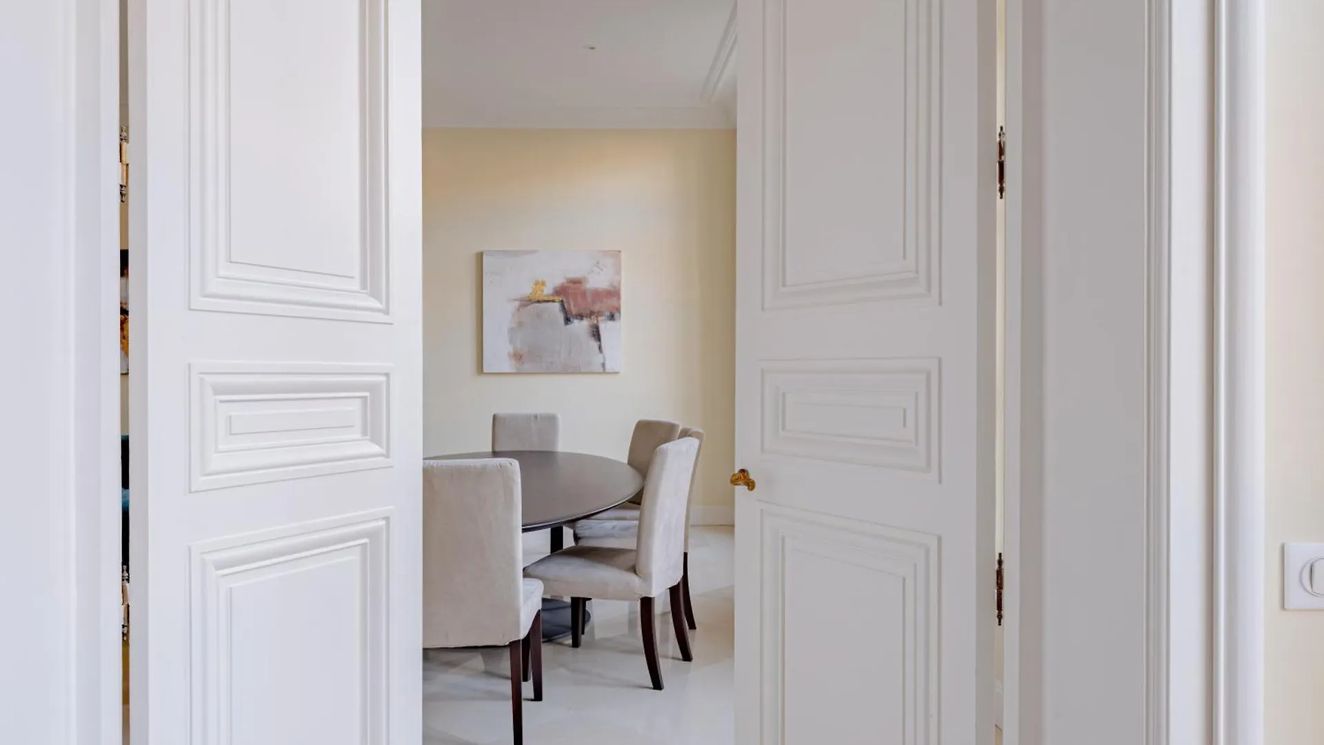Timeless Elegance In Apartment *